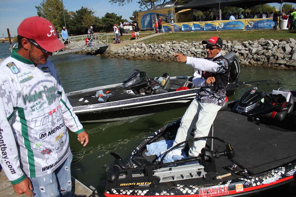 Elite Series pros Derek Remitz and Charlie Hartley talk about both of their fantastic days. Remitz is in second with 24-4 and Hartley is in fourth with 22-4.