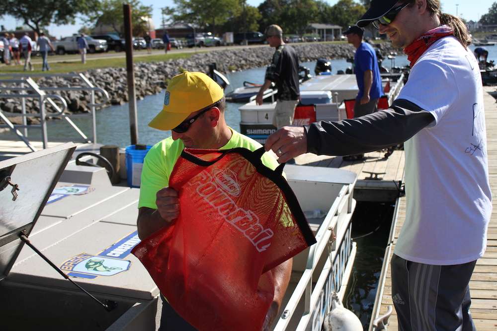 Anglers bring their bags back to the Shimano Live Release boat where the B.A.S.S. tournament officials will take all of the fish back to Lake Erie and release them.