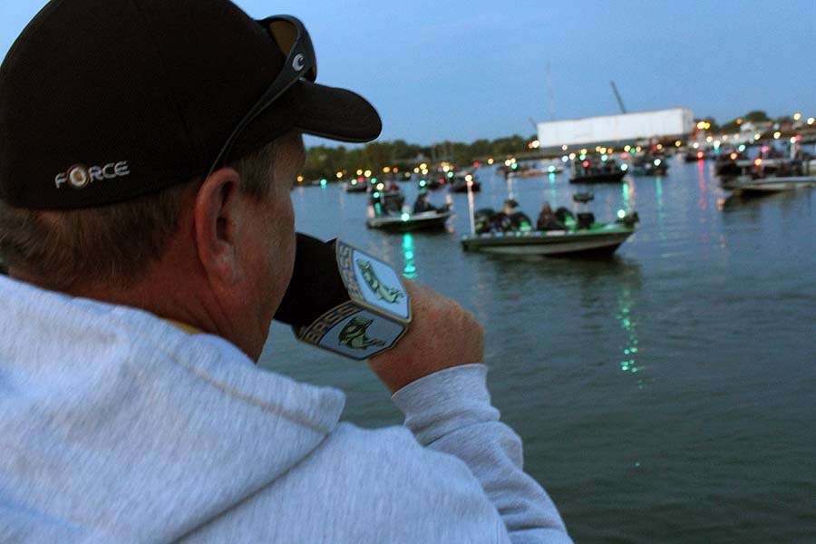 Chris Bowes lines up the final flight of boats for Day 2. After a brief break his crew will return to the weigh-in site to prepare for the return of the anglers. 