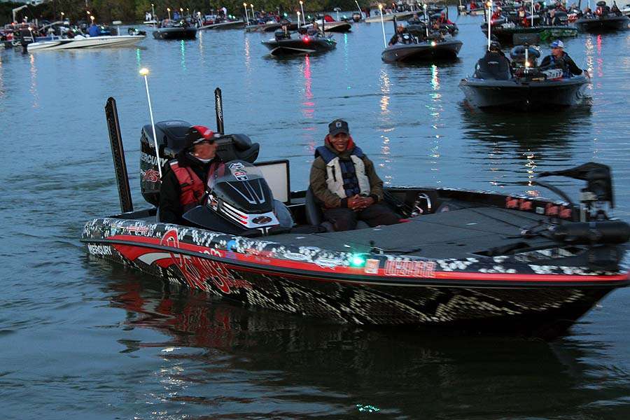 Hartley is in the hunt to win. Doing so assures him of a berth in the 2016 Bassmaster Classic. 