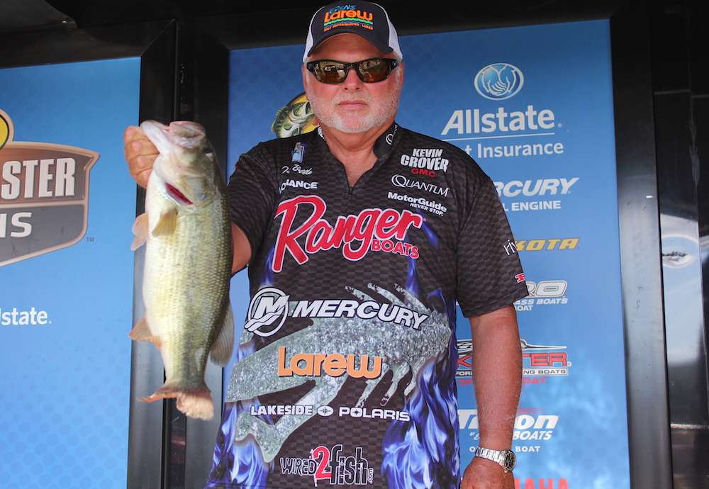 Tommy Biffle sits in 7th headed into the final day with 26-7. 