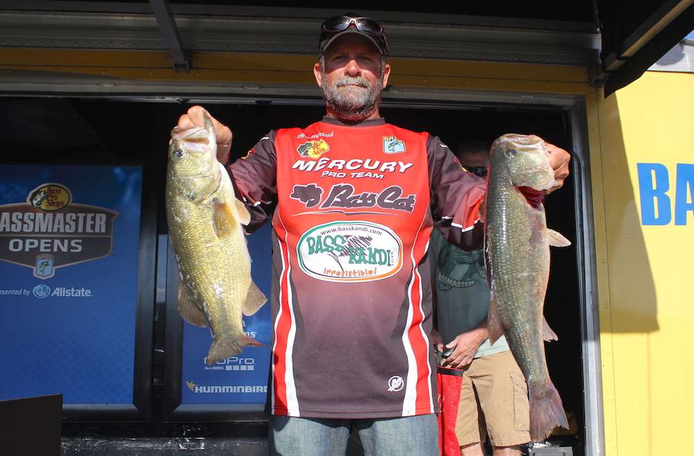 Roy Sanford sits in 4th with 26-9. 