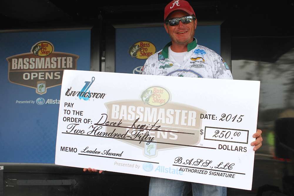 Derek Remitz is awarded the Livingston Lures Leader Award for leading after Day 2 with 46-10. 