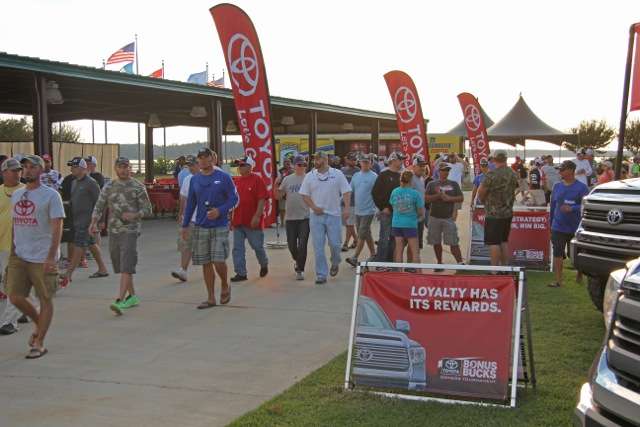 Hundreds of loyal Toyota anglers showed up for fellowship, competition, and lots of free clothing and food at the âno entry feeâ team tournament. 