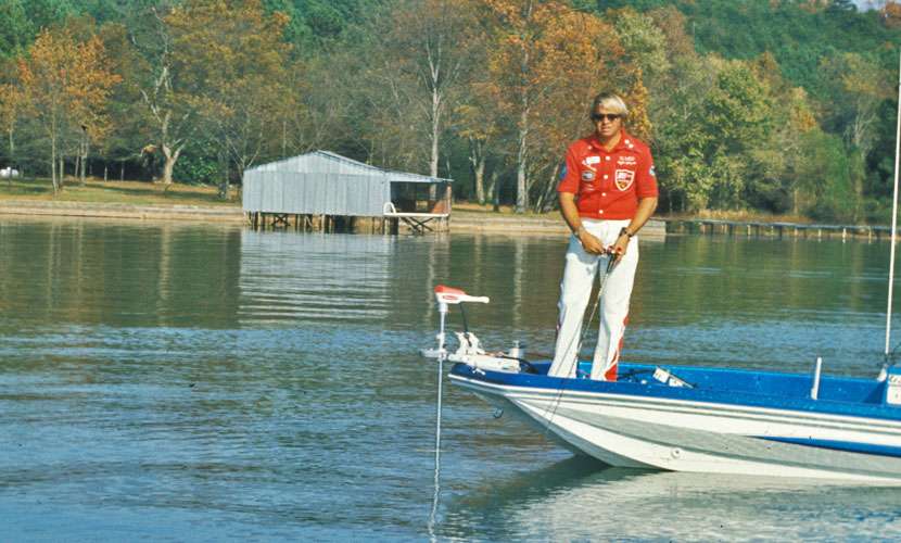 Jimmy Houston left the insurance business to fish competitively. He fished his first Bassmaster event in 1968 but didnât fish the complete schedule until 1975. 