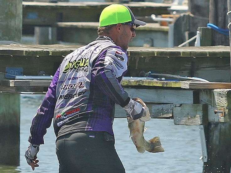 In one of the most-watched Bassmaster LIVE shows, Bill Lowen was mounting an incredible comeback, catching 3- and 4-pounders one after the other. Meanwhile, Martens was struggling, big time. Lowen's took a lead of almost 10 pounds on BASSTrakk.
