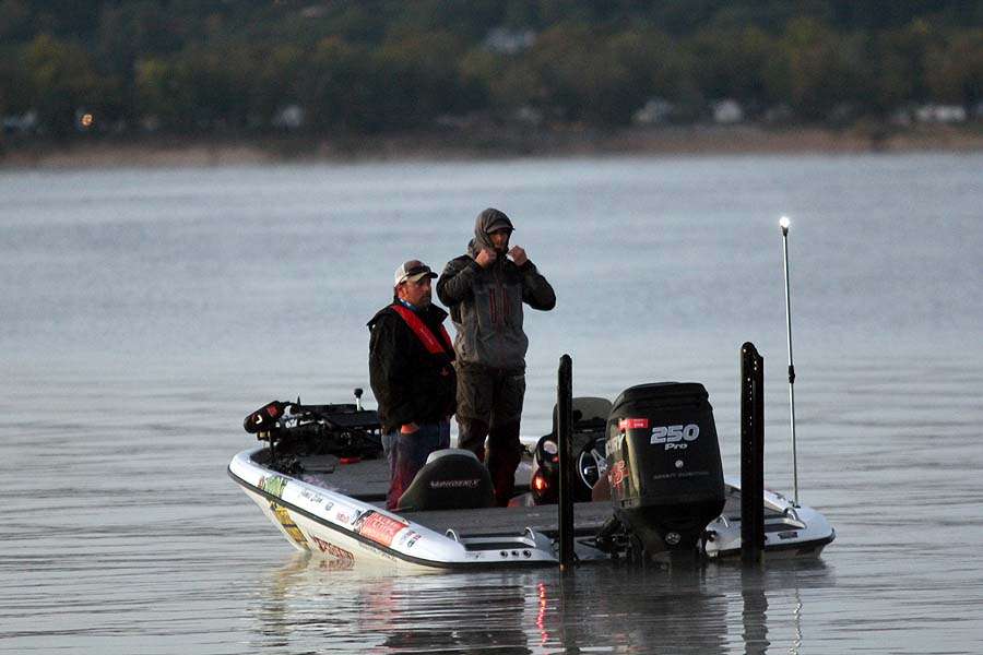 James Elam snugs up his hoodie for the final day on Table Rock. Itâs a long shot, but should he win Elam will help Jonathon VanDam qualify for the 2016 GEICO Bassmaster Classic presented by GoPro.