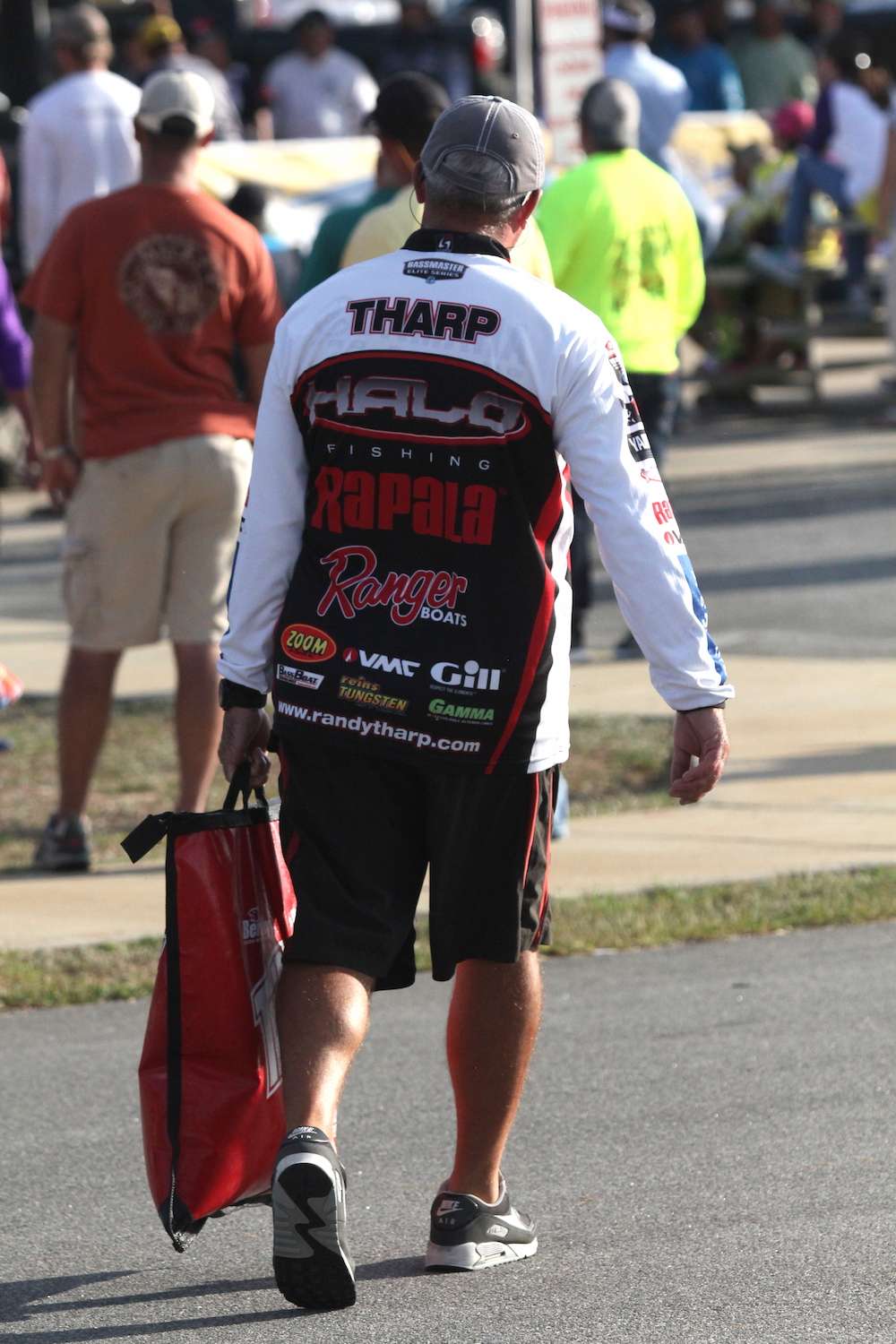 Randall Tharp sat high in the standing headed out this morning. Time to see how Day 2 went. 