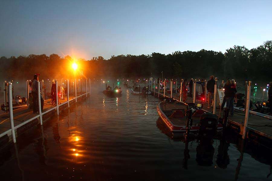 Crisp, cool fall weather greets the anglers for the start of Day 1 at the Bass Pro Shops Bassmaster Central Open presented by Allstate. 