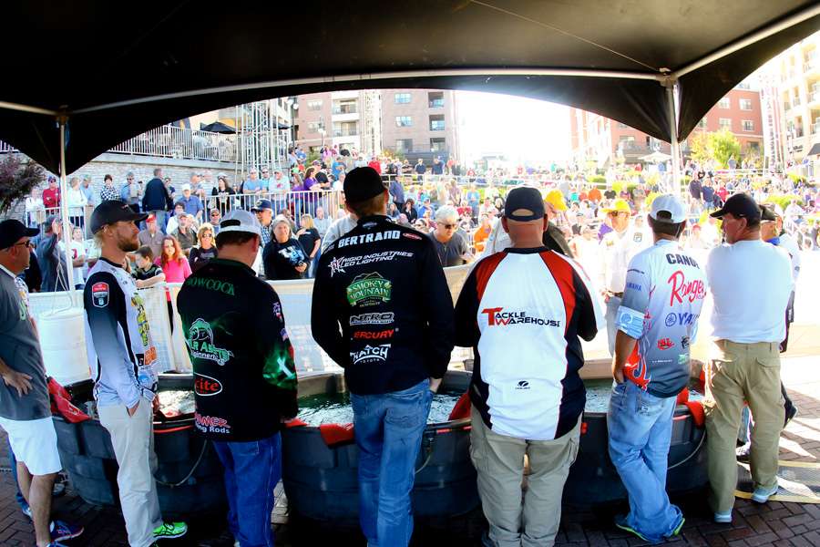 The Top 12 pros and their co-anglers begin to line the holding tanks.