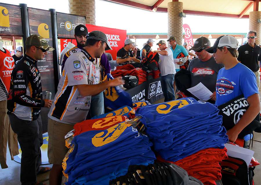 Matt and Jordan Lee, along with members of the B.A.S.S. tournament staff helped distribute stacks of free gear to every competitor. 
