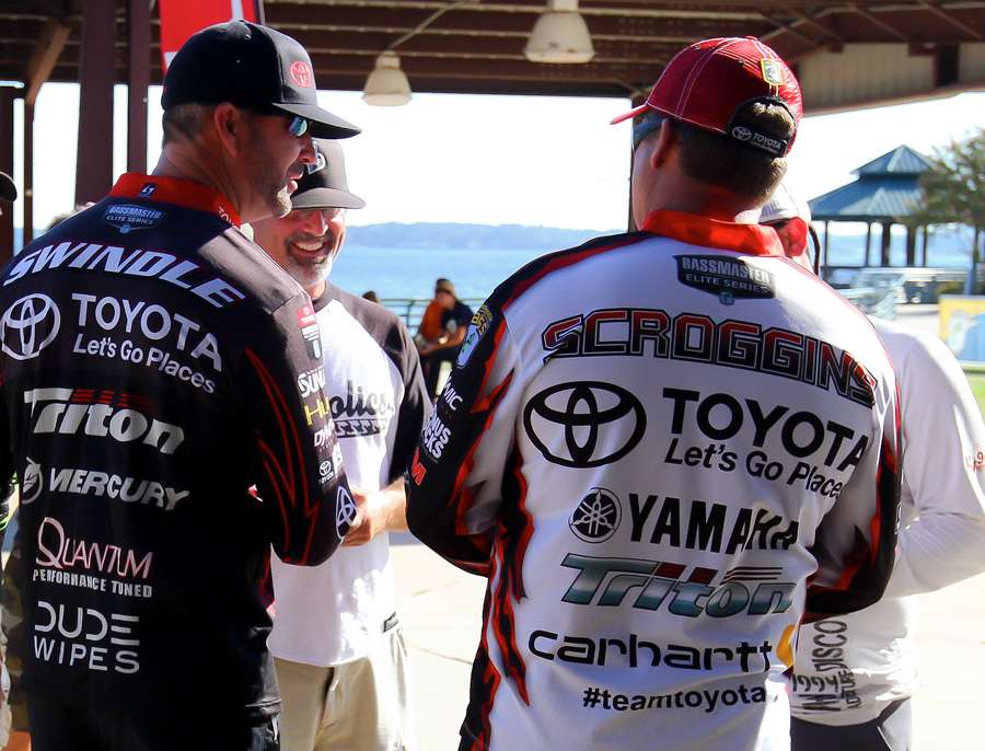 Elite Series anglers Gerald Swindle and Terry Scroggins stood at the front of the line, meeting and greeting every angler. 