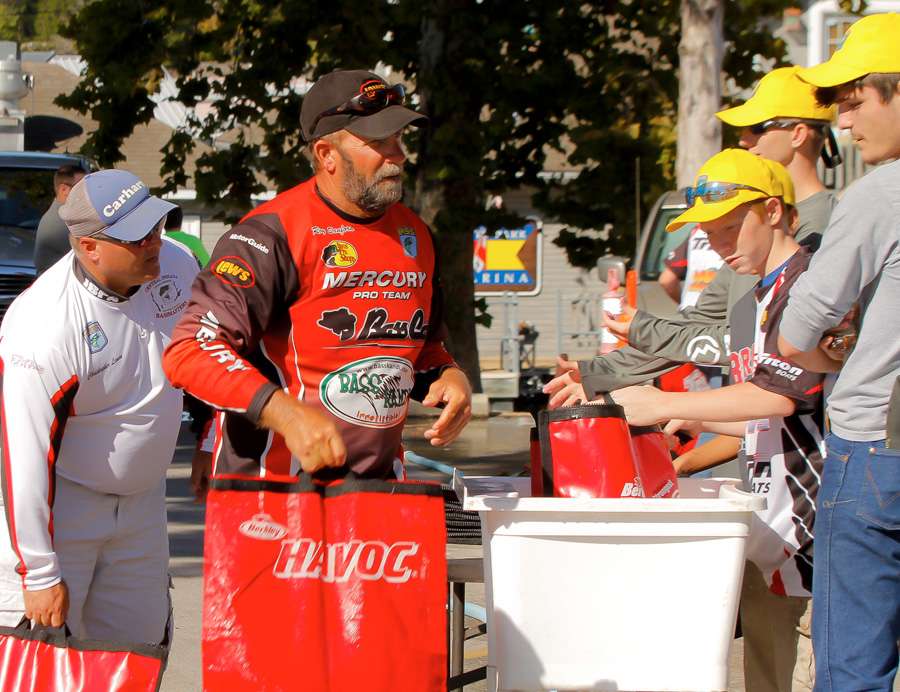 Youth volunteers in yellow B.A.S.S. caps helped anglers transfer their fish to Berkley Havoc weigh-in bags. 