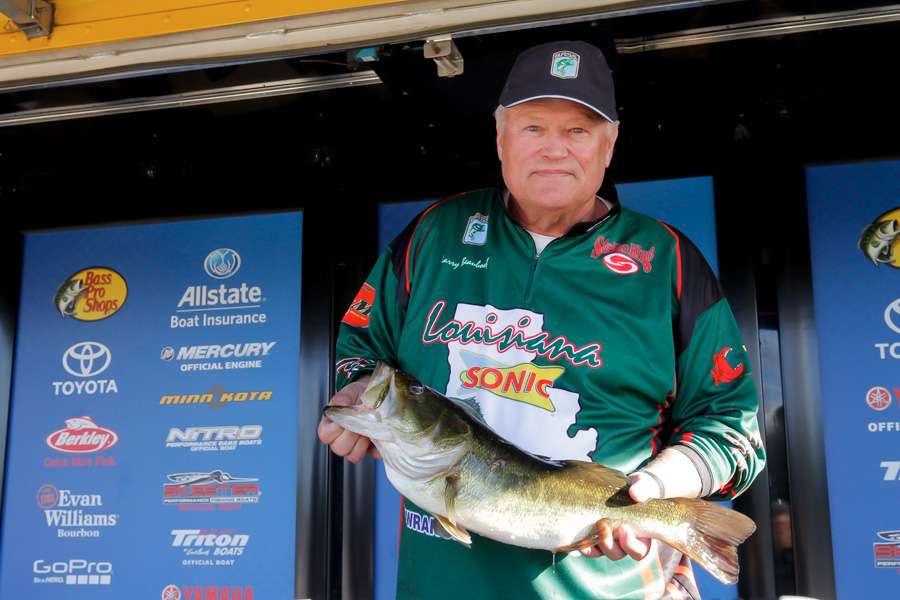 The co-angler didn't weigh any fish on Day 1, but jumped into 16th place on Day 2 with 9-2.