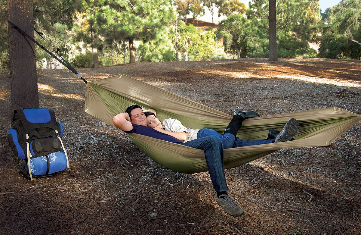 <b>PahaQue Hammocks:</b> Camping hammocks from PahaQue make great holiday gifts for the campers on your list. PahaQue offers both double (two person) and single hammocks. Each hammock is made of nylon 170T and features a heavy-duty strap support system for easy, adjustable and secure mounting. A built-in stuff sack with adjustable carry strap for quick and easy storage is also included. The double and single hammocks are available in olive/khaki and navy/light blue colors. Both hammocks are lightweight and strong.<br> 
<br>
Measured in inches, the double hammock is 118x79, weighs only 2 pounds, 7 ouncesâwith poleâand will support up to 400 pounds. The single is 110x57, and weighs 2 pounds, 3 ouncesâwith poleâwith a 350-pound limit. MSRP for the double is $59; the single is $49. For more information visit <a href=