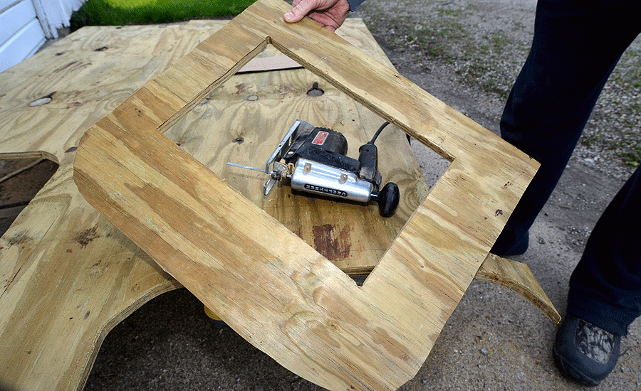 Then I cut out the plywood with an electric, handheld jigsaw.