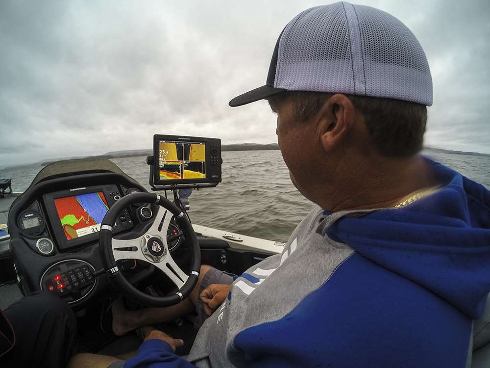Bassmaster Elite Series angler and Humminbird pro Terry Scroggins takes us aboard his 2015 Triton and explains how to identify unknown features that exist below the water that Humminbird can help unlock.