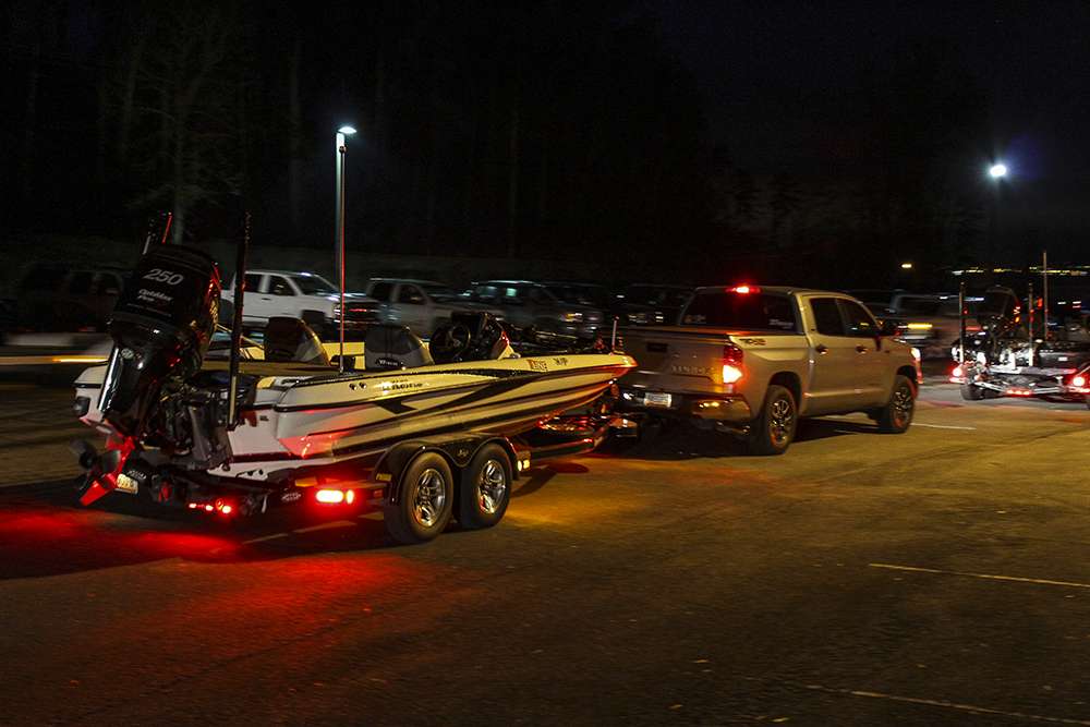 Day 1 of the Toyota Bonus Bucks Bassmaster Team Championship on Lake Guntersville starts early on Wednesday morning as boats file into the State Park boat ramp. With 197 boats officially competing in this event, anglers made sure to get to the ramp early to avoid a traffic jam of chaos.