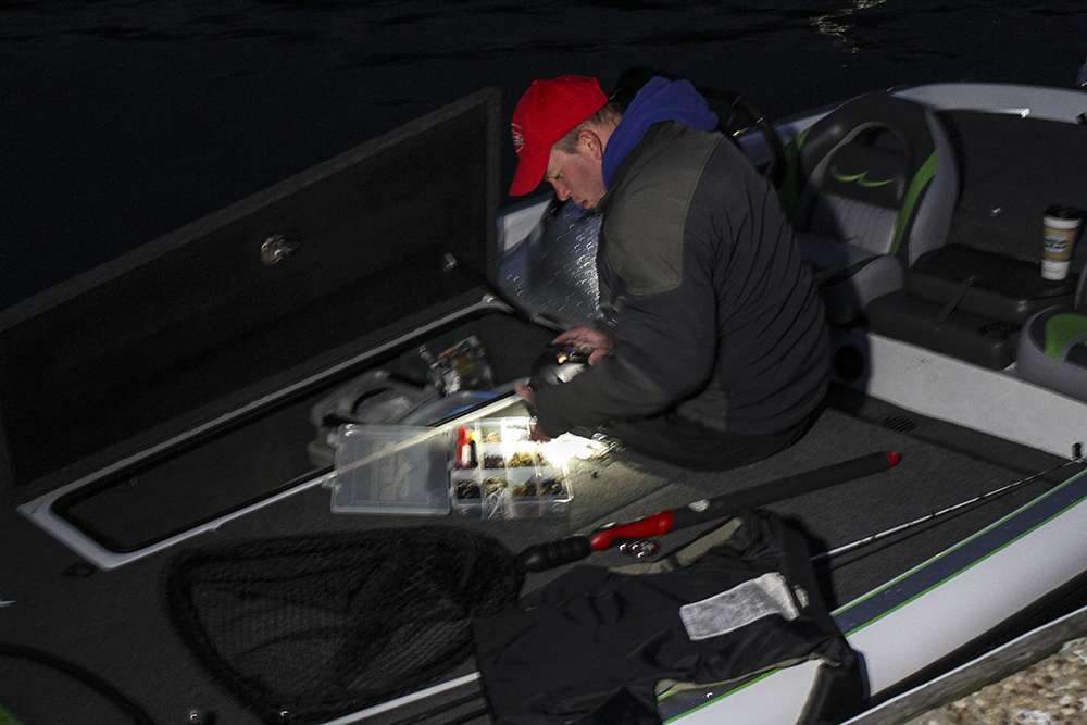 ...while some anglers take care of some last-minute tackle adjustment before blastoff begins.