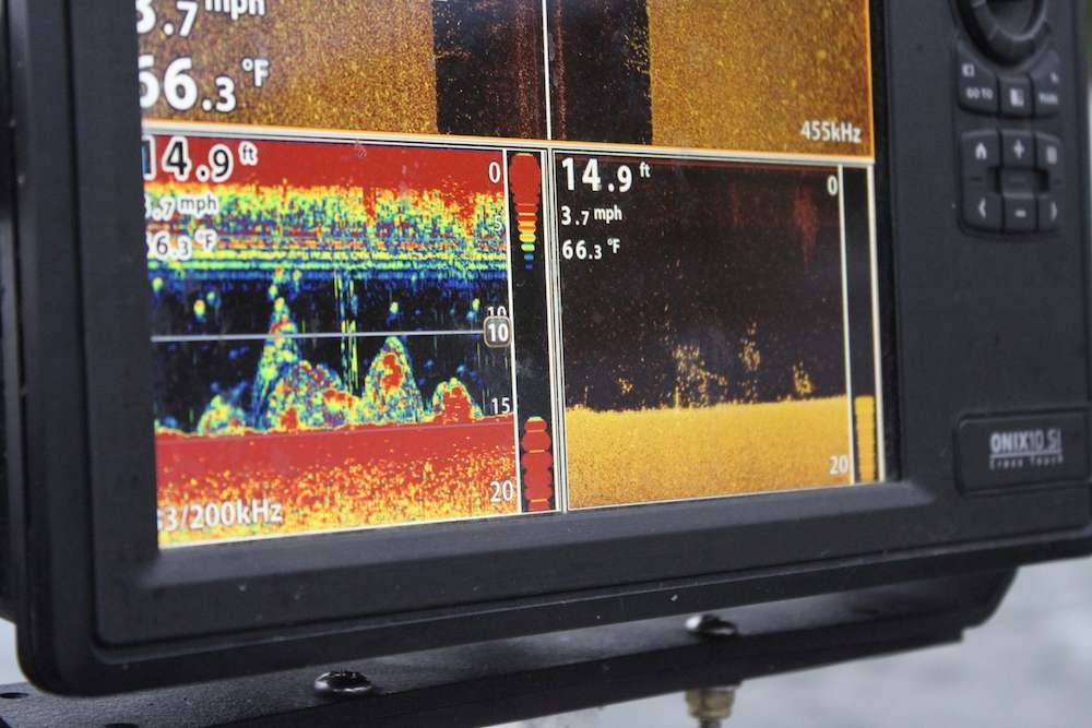 Running a split screen with 2D sonar and Side Imaging side by side allows the angler to interpret what he is seeing by comparing both screens at any given point.