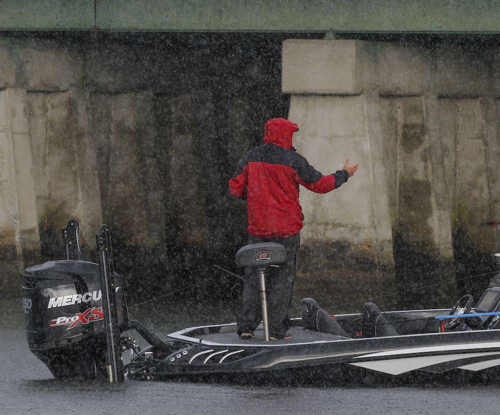 Then, it begins to pour down raining for a few minutes and some anglers weren't too happy about the sudden change in rain intensity.