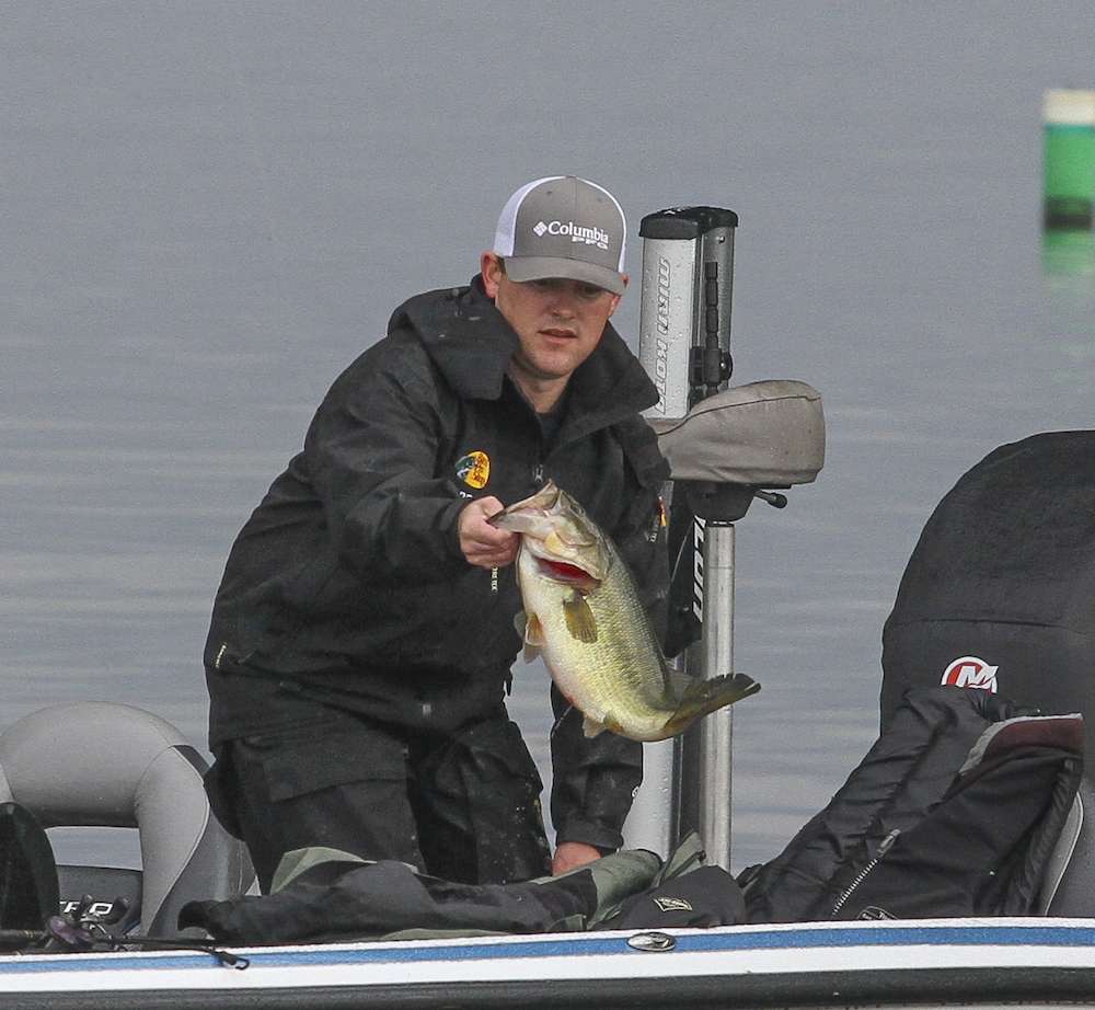 Very good fish to cull out a small keeper. Great cull for the Missouri team. Check out the live weigh-in on bassmaster.com to see how the standings shape up. It starts at 2:30 CT.