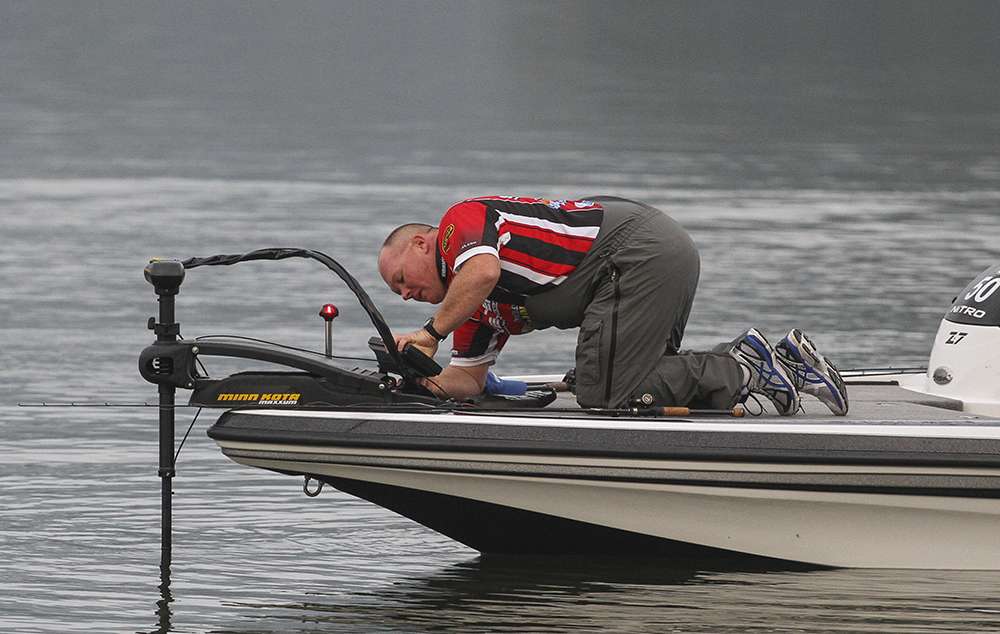 Deaver tunes his electronics and makes sure everything is situated. Electronics are key, especially when fishing off-shore like these anglers were.