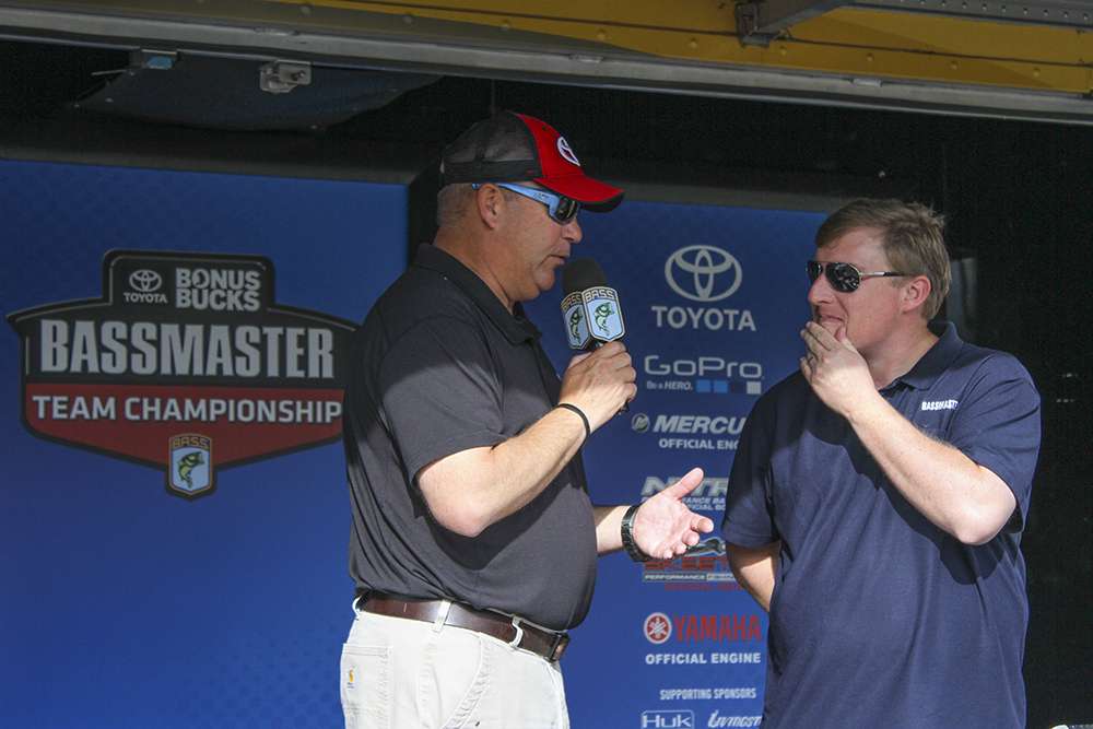 Tournament Director Jon Stewart is joined by Hank Weldon to start the weigh-in as the final six individuals battled it out on Saturday for a shot at a Bassmaster Classic berth.
