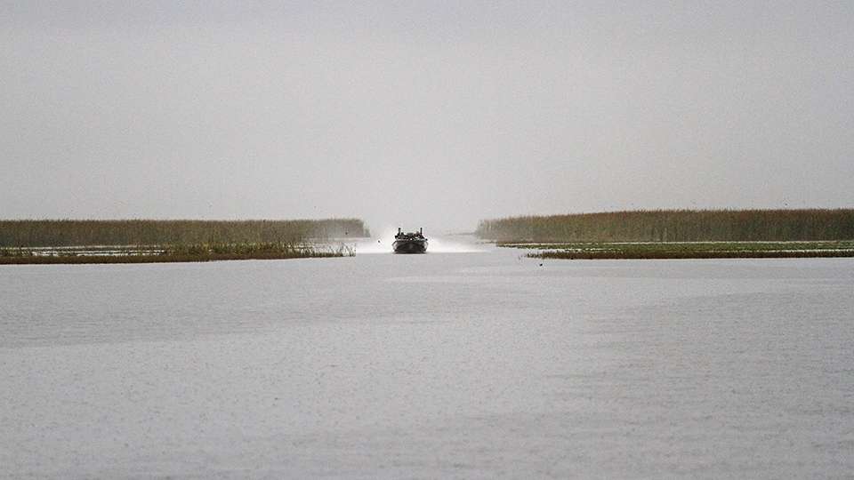 Day 1 of the Bass Pro Shops Bassmaster Southern Open on the Kissimmee Chain of Lakes started with foggy conditions and misty weather as 200 boats headed out in hopes of bringing back a big bag to the weigh-in stage.