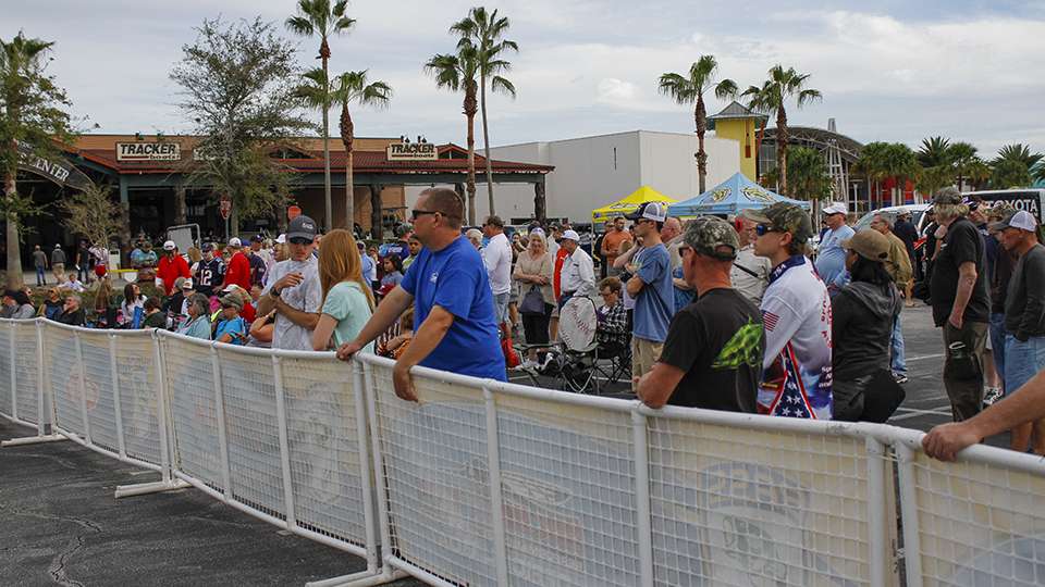 A great crowd showed up at the Bass Pro Shops in Orlando for the final day weigh-in of the first Southern Open of the year.
