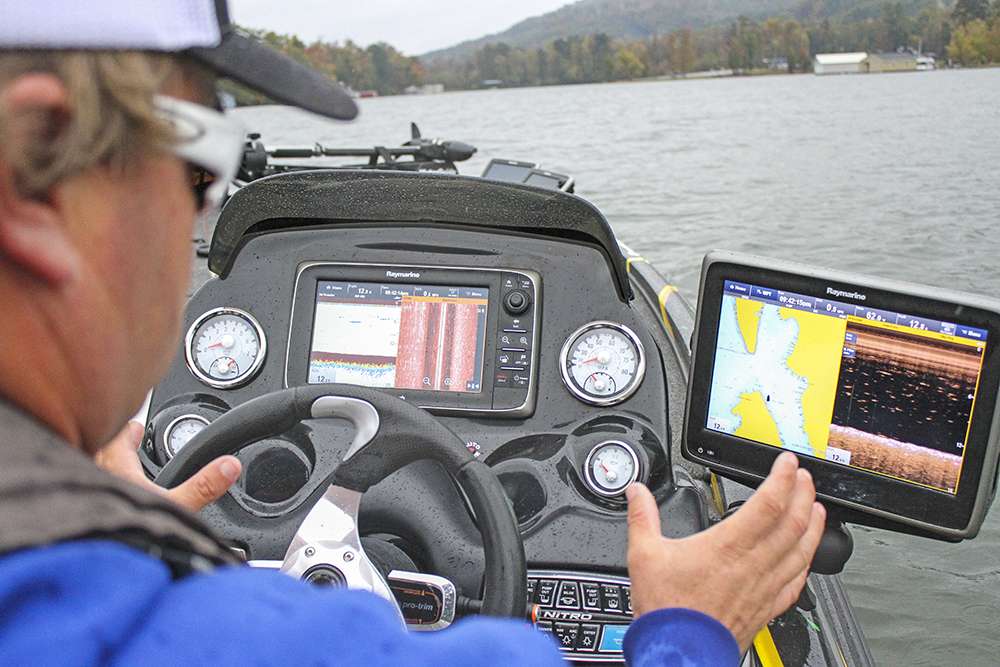 The aSeries gives the 2006 Angler of the Year more screen because there are no buttons on the side of the unit. It reminds him of a flat screen TV, which is key when he is staring at the SideVision or while idling down contour lines all day.
