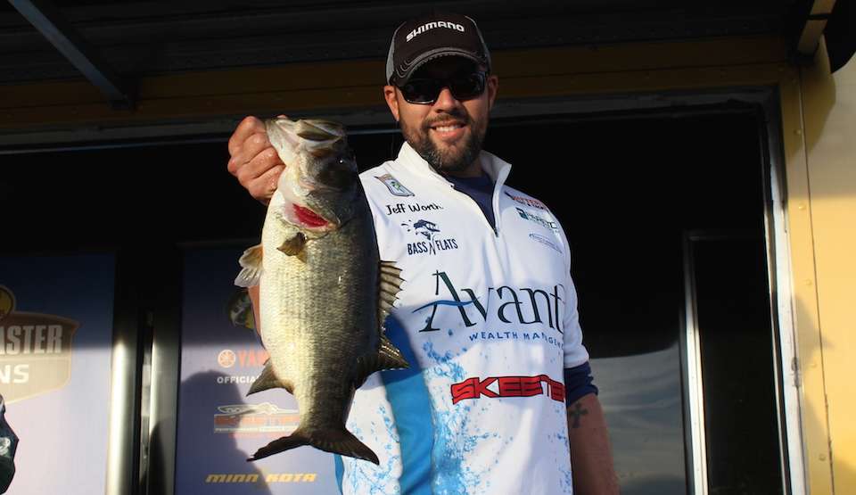 Co-angler Jeffrey Worth wits in 8th with 15-8. 