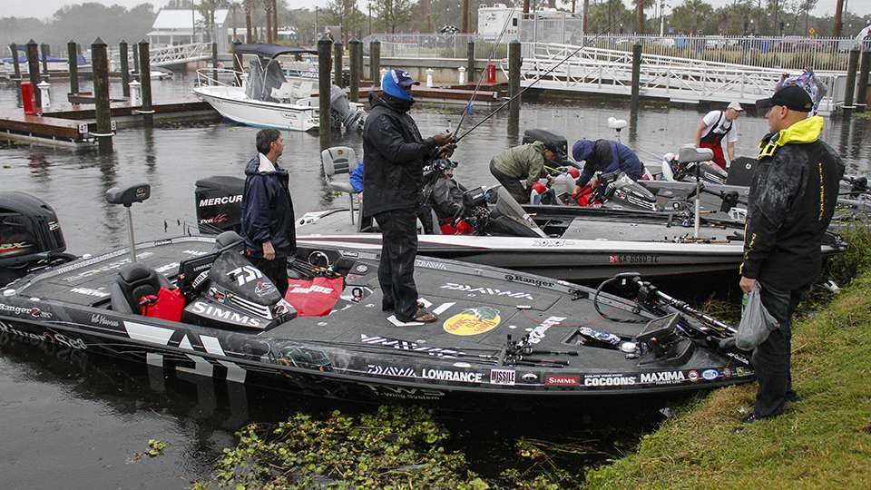 Ish Monroe is one of the first anglers to arrive and before he weighs his fish he cleans up his boat and stows his rods in his rod boxes. Monroe weighed over 16 pounds and it included an 8-pounder. He is in a good position to compete for a shot at the Top 10.