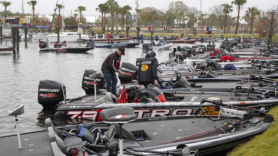 Boats begin to fill up the launch ramp and everyone finds a spot of grass that they can park their boats. The weather during weigh-in went from cloudy and rainy to sunny and then back to rainy in a matter of moments for about three hours.