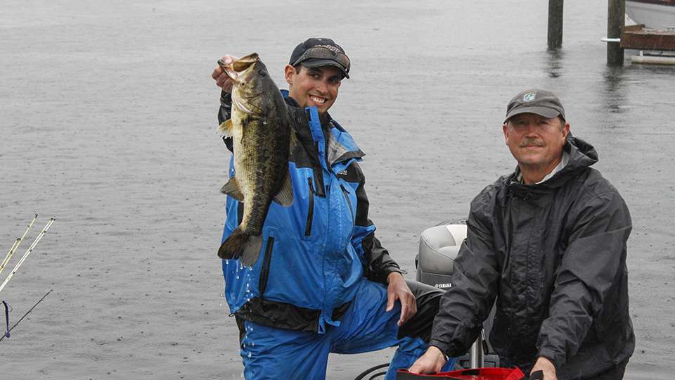 Destin Demarion finished off the 2015 season with a solid Top 10 on Lake Erie and he started off his 2016 season with a big bass late in the day.  He sits in 21st with 14-8.