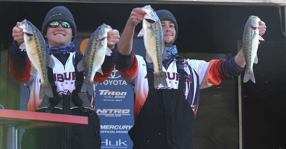 AJ Simmons and Bradley DeLeon of Auburn University sit in 29th with 19-11.
