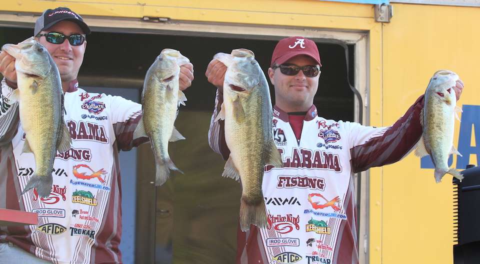 John Davis and Payton McGinnis of the University of Alabama bring down the house as they drop 19-8 on the scales to take the Day 2 lead with 25-10 for two days.