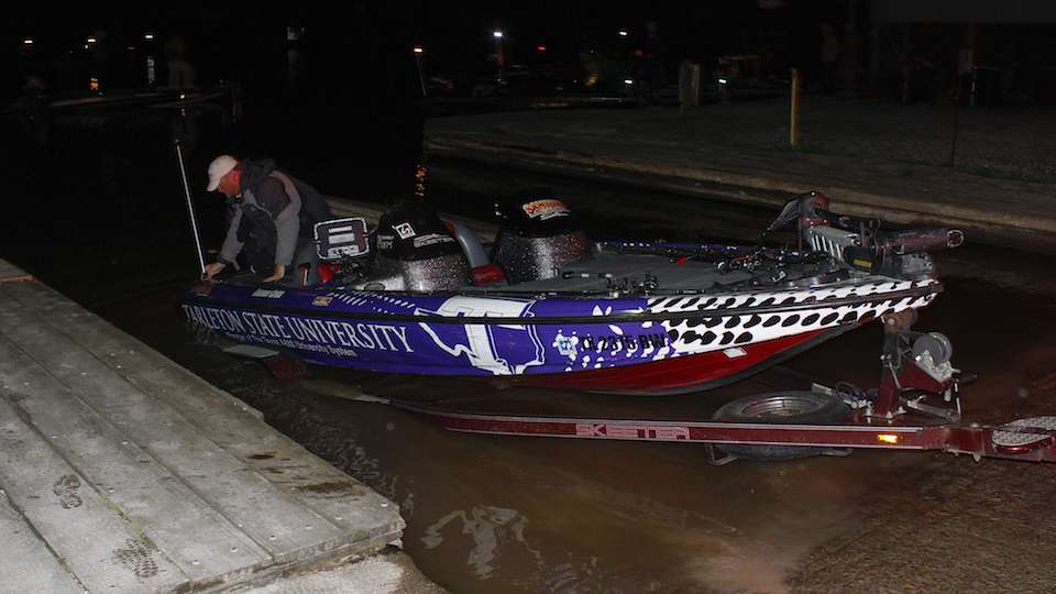 Tanner Crim of Tarleton State launches their Skeeter. Crim and his partner Zach Montalvo were just outside of the cut line going into today. They were 8 ounces from the final cut spot and they hope to make up that deficit today.