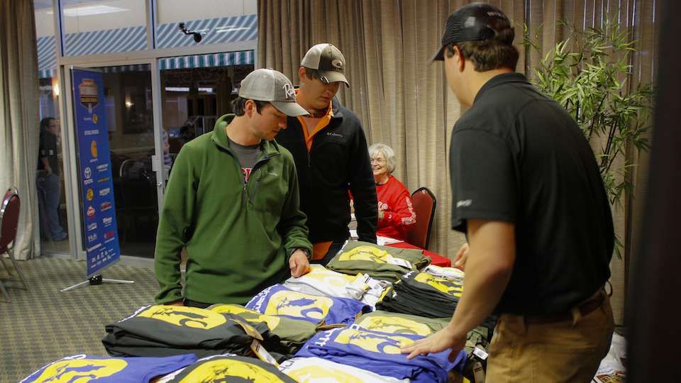 More anglers funnel in and get their goodie bags to store their Carhartt apparel in.