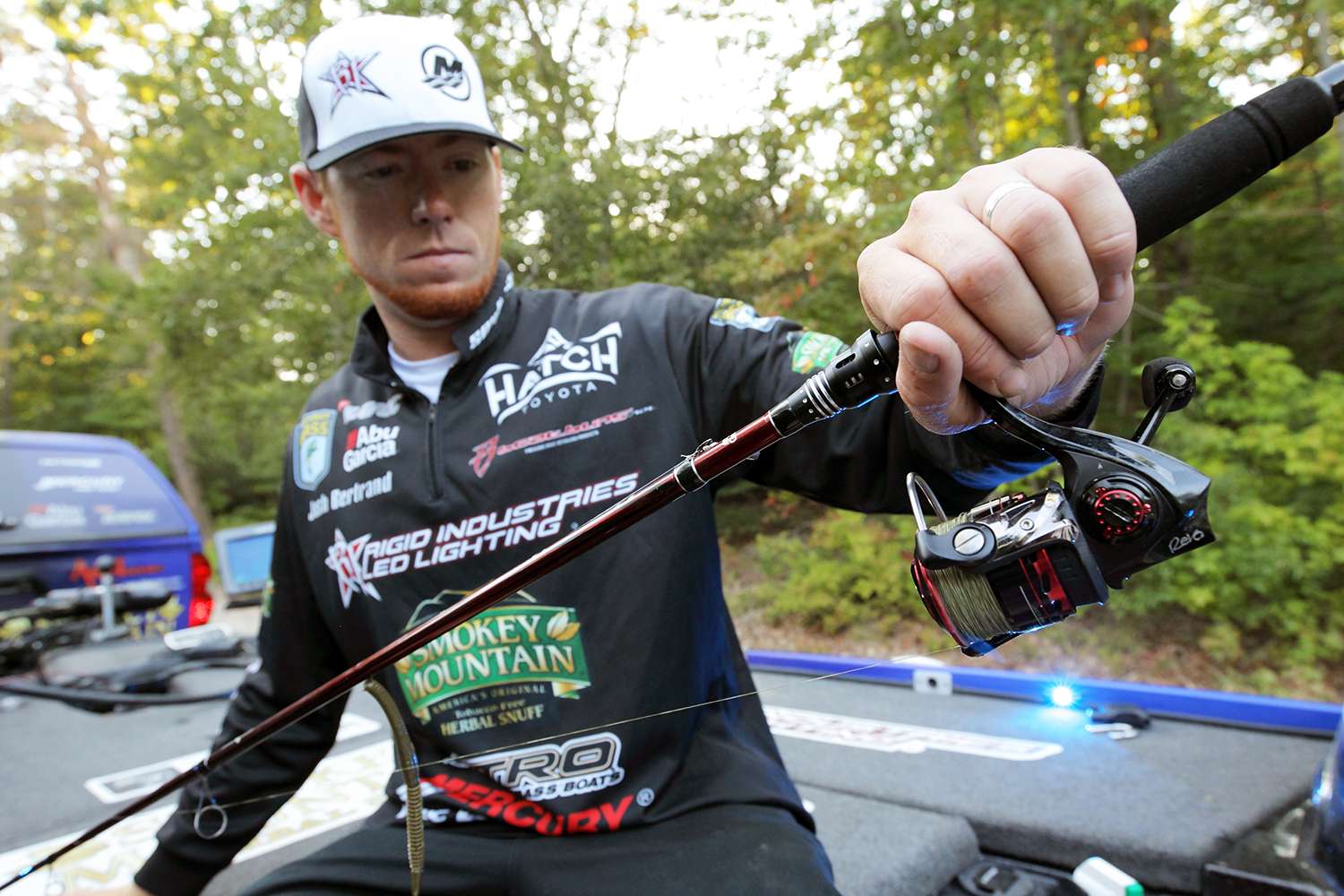 Here Bertrand showed off his favorite rod and reel combo. The rod is a 7-foot Abu Garcia Veracity paired with an Abu Garcia REVO spinning reel. In this example, Bertrand had a Senko with a nose sinker tied on.