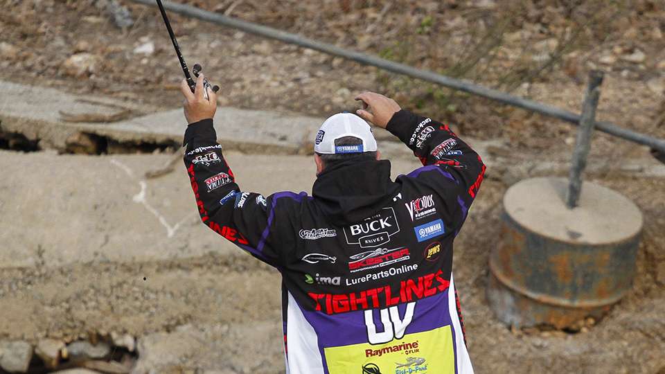 But it comes off and Lowen knows that he canât lose fish on the final day if he wants to keep pace.