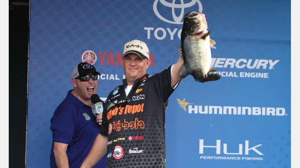 Prince scored this 10-8 in his first 20-plus bag, and his second sent him into the top 12. Another solid Sunday had him finish sixth, but Scroggins for one said he believed Prince should have won. Small consolation was earning the eventâs Big Bass Award of $1,500.

