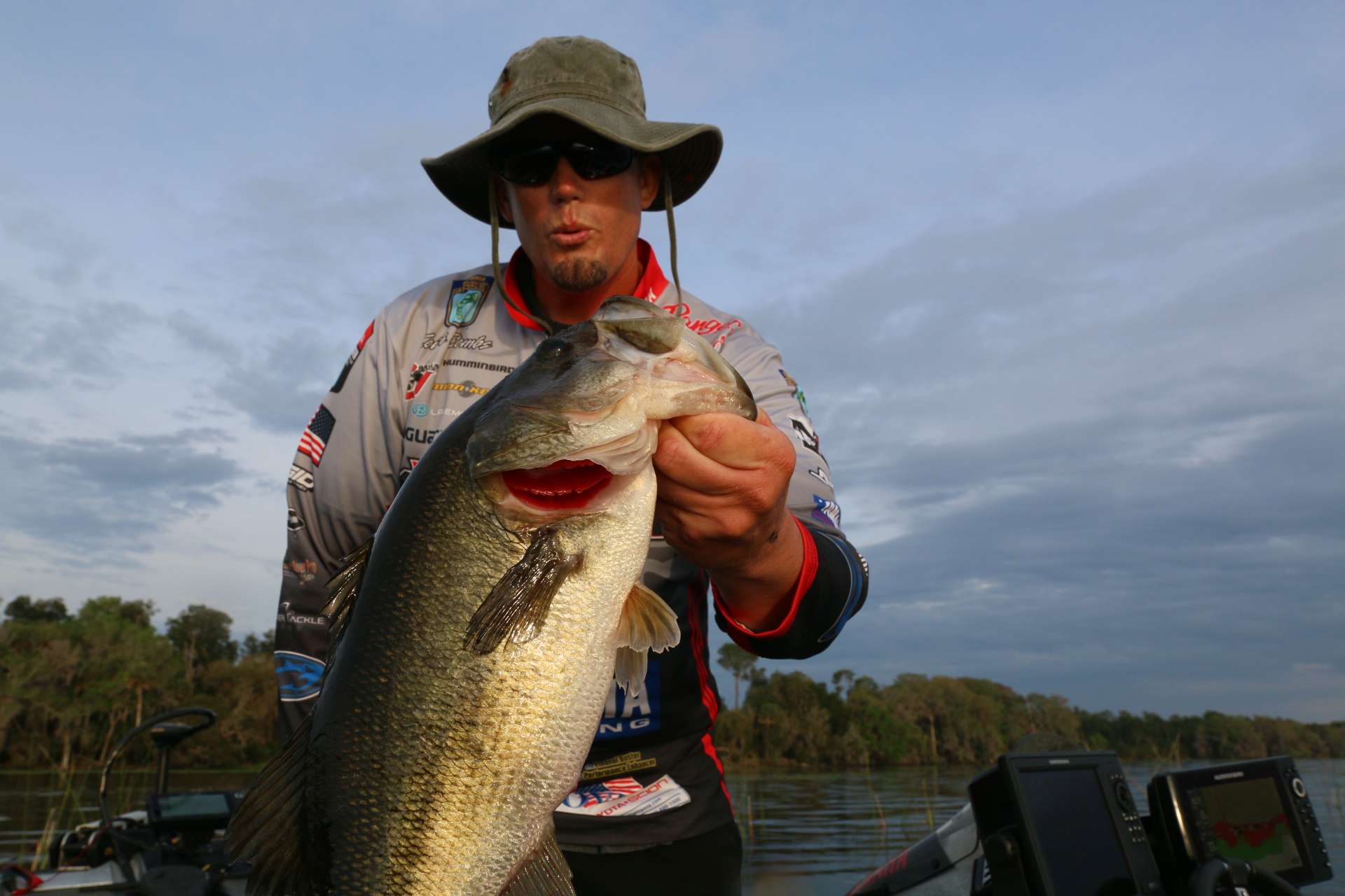 Keith Combs, one of three Texans to make the top 12 in each of the previous three St. Johns Elite events, was closest to going four for four by taking 14th. He sandwiched two 19-14 bags, the latter helped by this hawg, with a disappointing 9-4. Todd Faircloth (32nd) and Alton Jones (42nd) missed making their fourth and final days here by a larger margin.