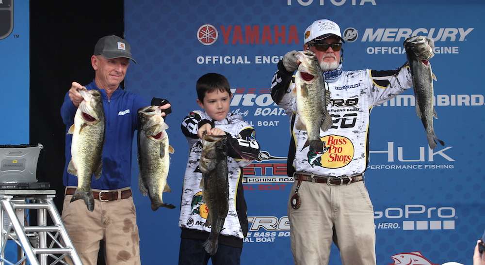Clunn started the day with a combined Day 1 and 2 weight of 31-8, for 31st place. With son, River, and tournament director Trip Weldon helping, he thrills all with a 31-7 bag that sent him into Championship Sunday with a 6-pound lead over Greg Hackney. 