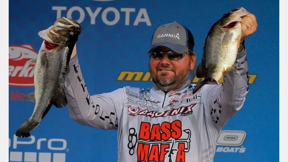 Greg Hackney made Championship Sunday interesting very quickly, landing a 6 (probably the one in his right hand) in the first moments of Bassmaster LIVE coverage. He made a good run, but his 21-0 left him short with 77-15.