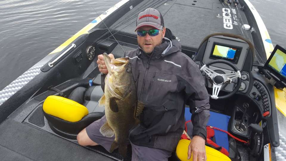Behind big bites, anglers like Mike McClelland found themselves in the hunt with bags around 20 pounds. There were 12 anglers who weighed in bags that big on Day 1. The problem was backing them up. Only four anglers who topped 20 pounds on Day 1 finished in the top 12.

Photo by Bassmaster Marshal Daniel Green