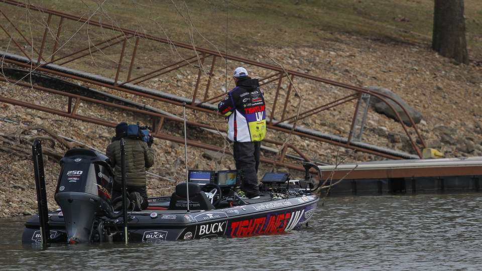 Bill Lowen started his final day in Honey Creek as he tried to catch the leaders and stay in contention for a Bassmaster Classic trophy.