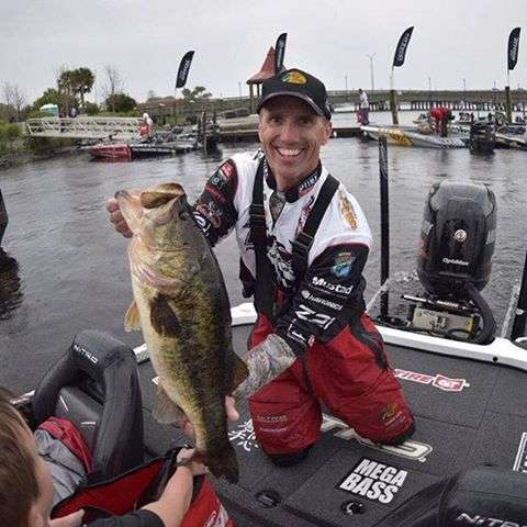 Classic champ Edwin Evers also got off to a fast start, catching the big bass on Day 1. Evers said the 9-13 put up quite a fight. It helped bring Evers' weight to 20-5, which he followed with 13-2 and 15-5 to finish 16th.

Photo courtesy of Edwin Evers
