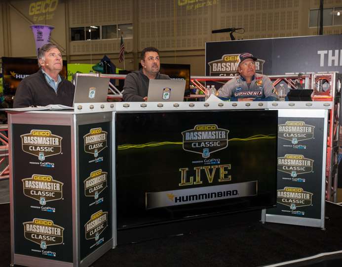 Davy Hite joins the LIVE crew, and all eyes are focused on the action on the water.
