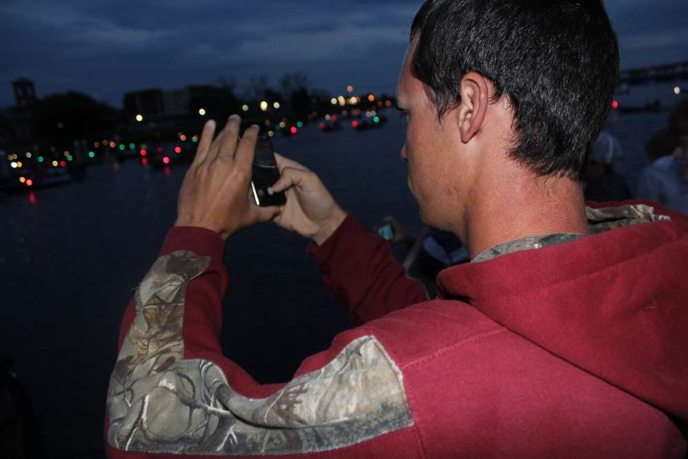 Fans click pictures of their favorite Elite anglers.